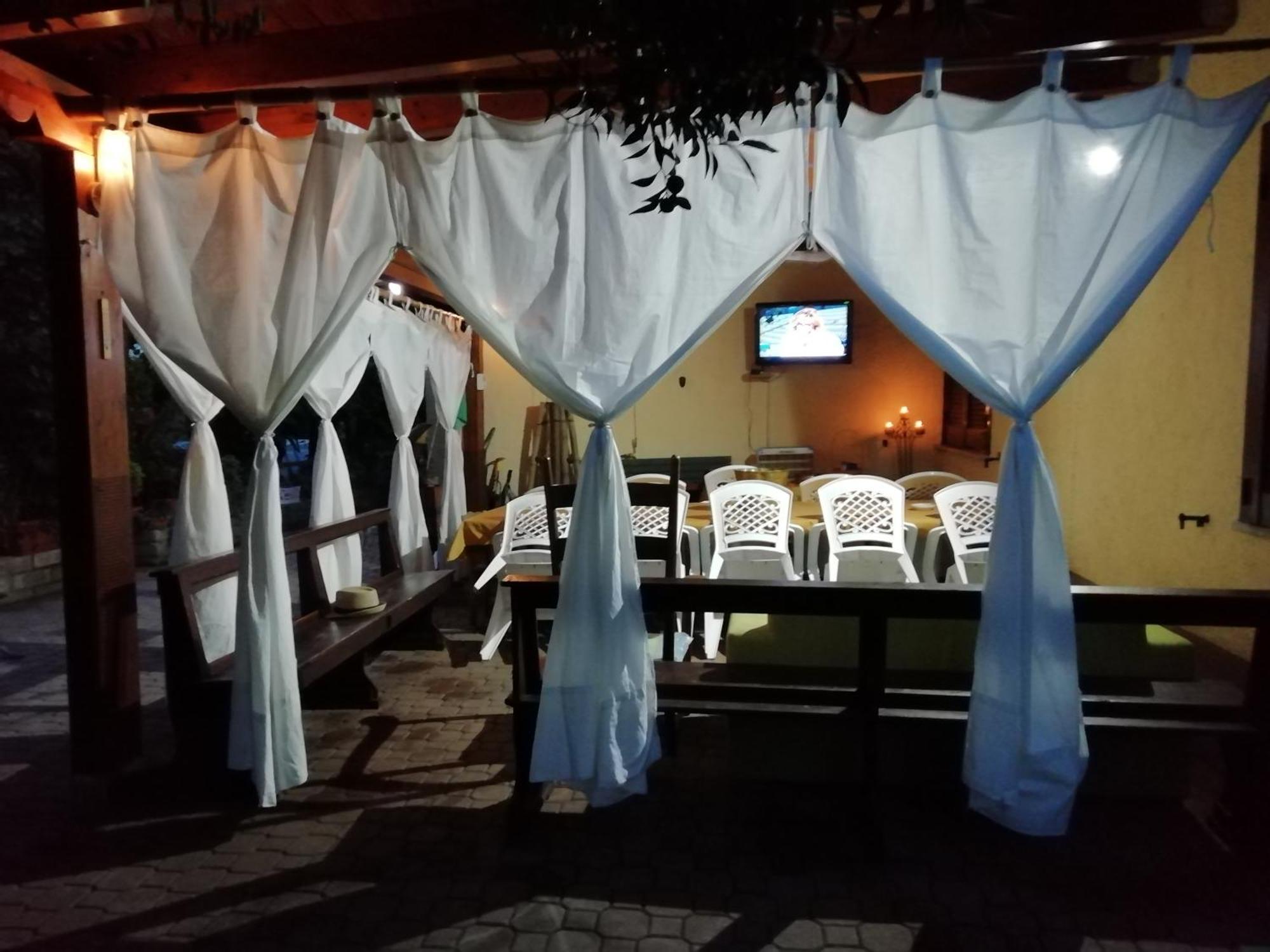 Alloggio Per Uso Turistico Sant'Andrea Lariano Buitenkant foto